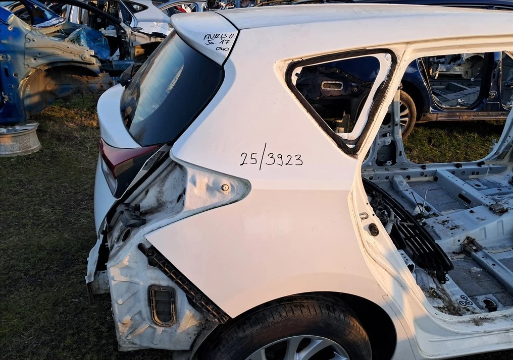 TOYOTA AURIS II  jobb hátsó sárvédő negyed