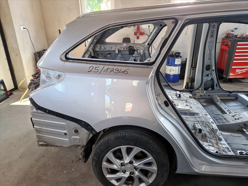 TOYOTA AURIS II TOURING  jobb hátsó sárvédő negyed