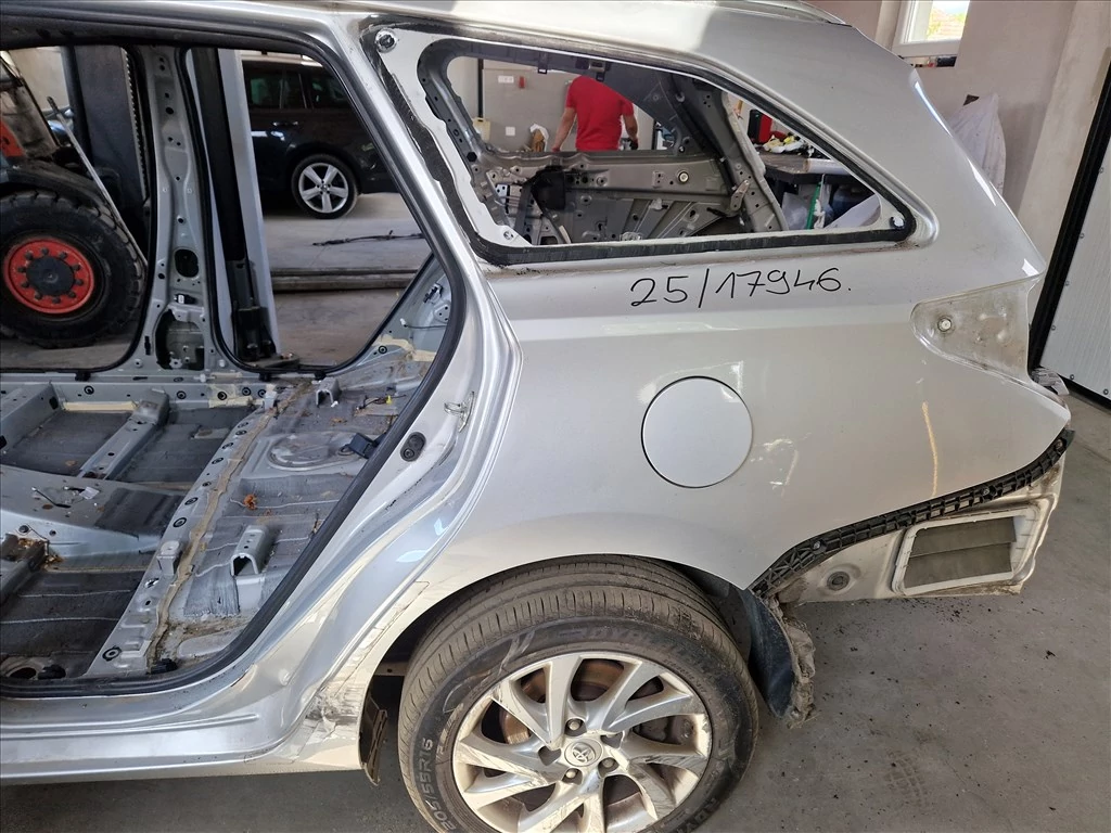 TOYOTA AURIS II TOURING  bal hátsó sárvédő negyed