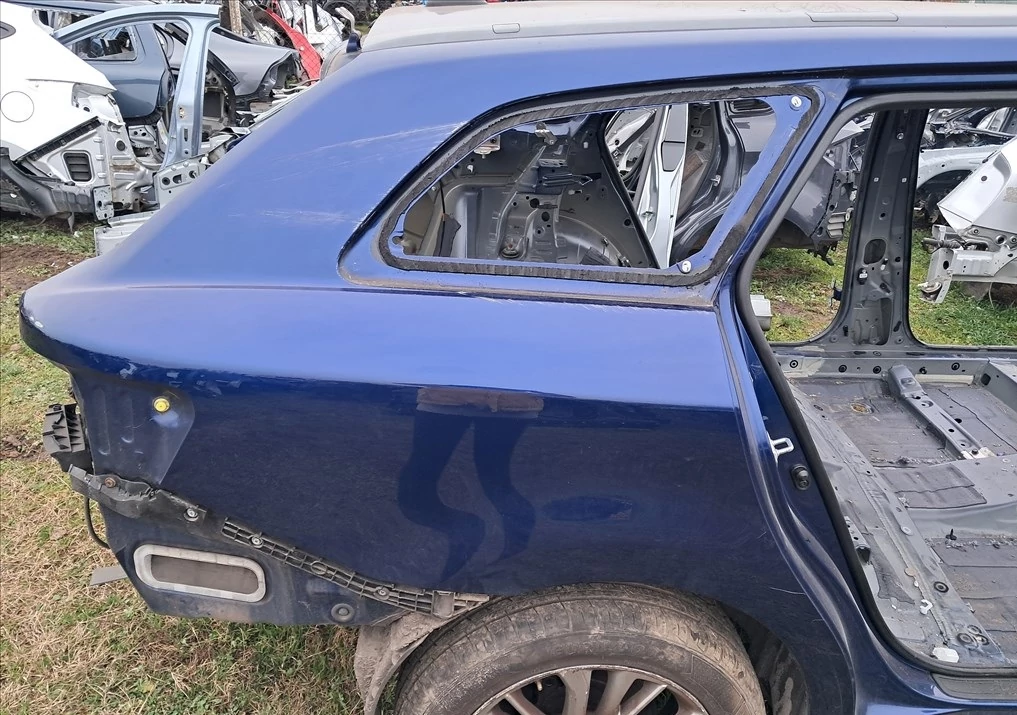 TOYOTA AVENSIS T27 KOMBI jobb hátsó sárvédő negyed