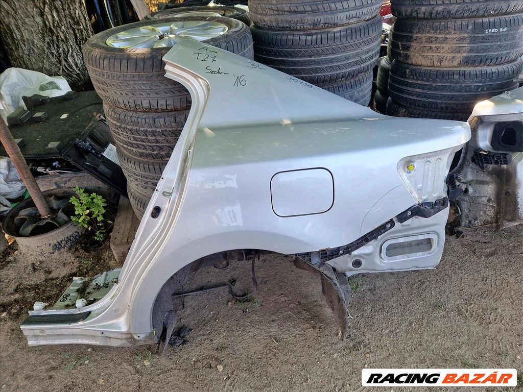 TOYOTA AVENSIS T27 bal hátsó sárvédő negyed
