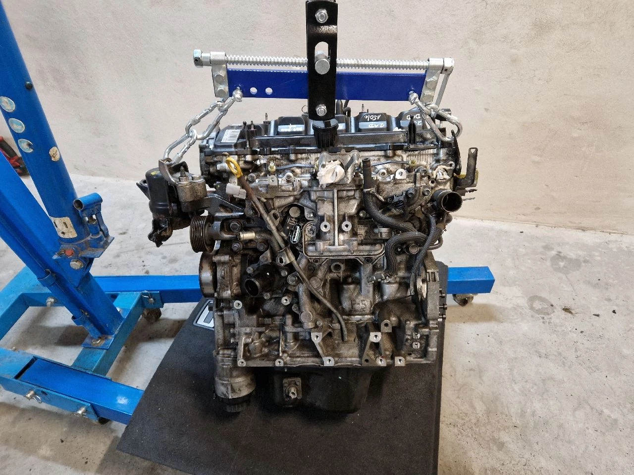 TOYOTA AVENSIS T27 2.2 D4D 2AD motor