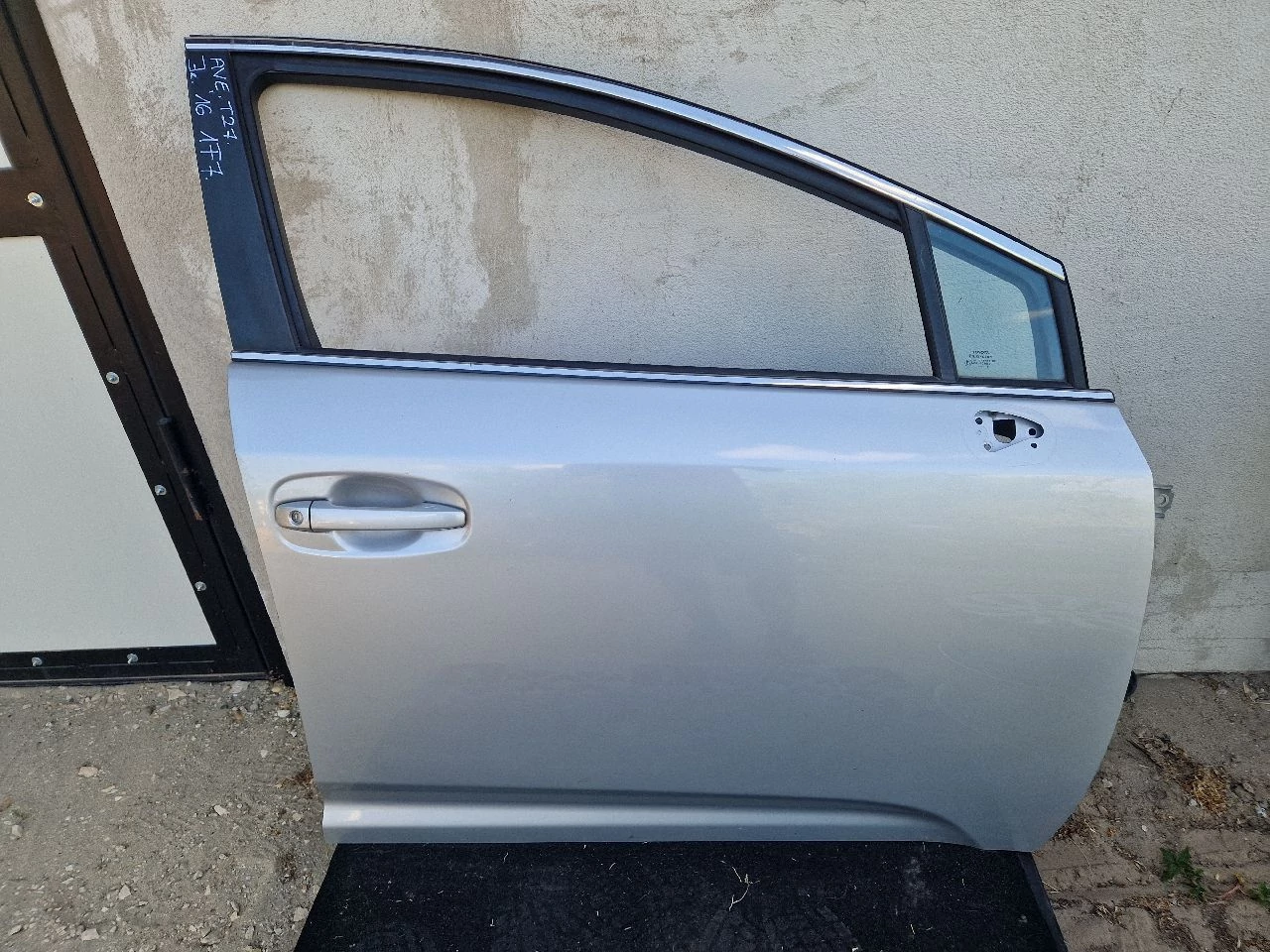 TOYOTA AVENSIS T27 jobb első ajtó