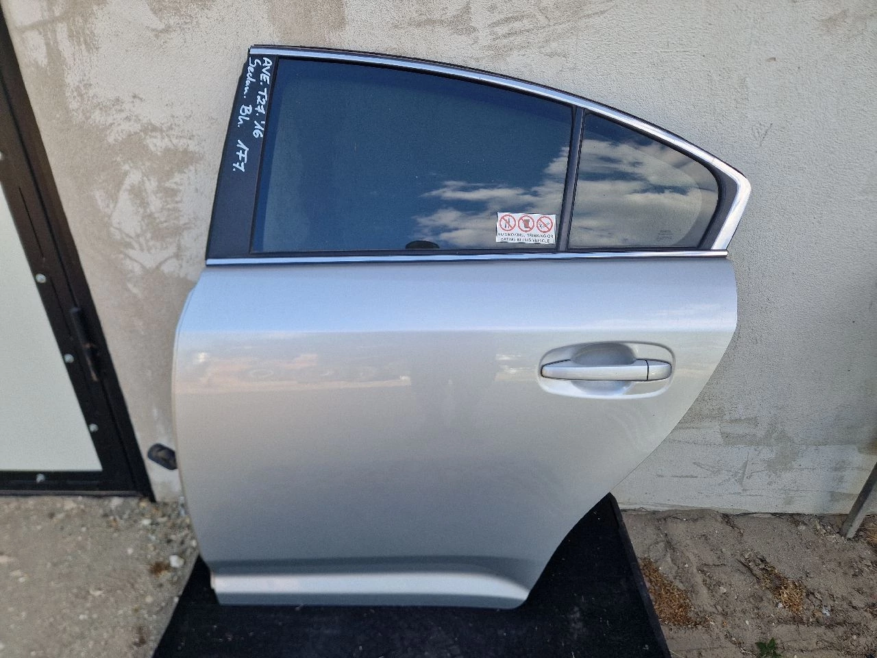 TOYOTA AVENSIS T27 bal hátsó ajtó