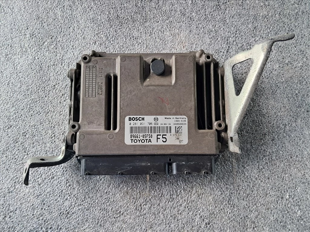 TOYOTA AVENSIS T27 1.6 D4D N47C16A (1WW) motorvezérlő 89661-05F50