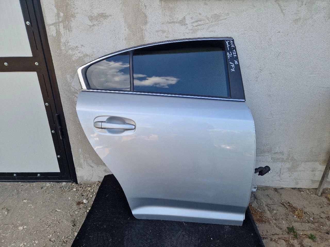 TOYOTA AVENSIS T27 jobb hátsó ajtó