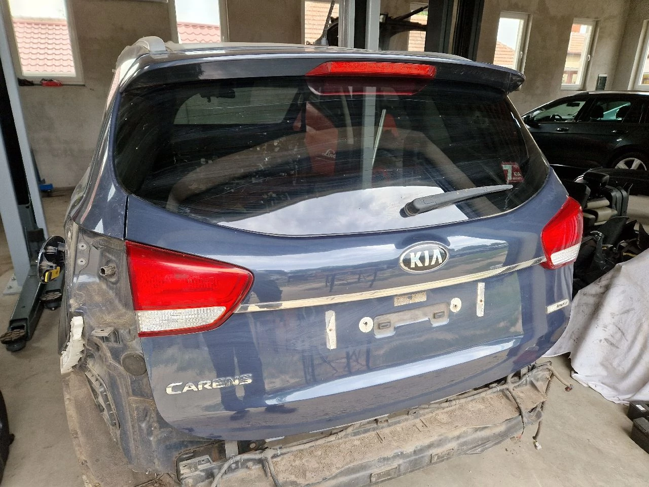 KIA CARENS (RP) csomagtérajtó KU9