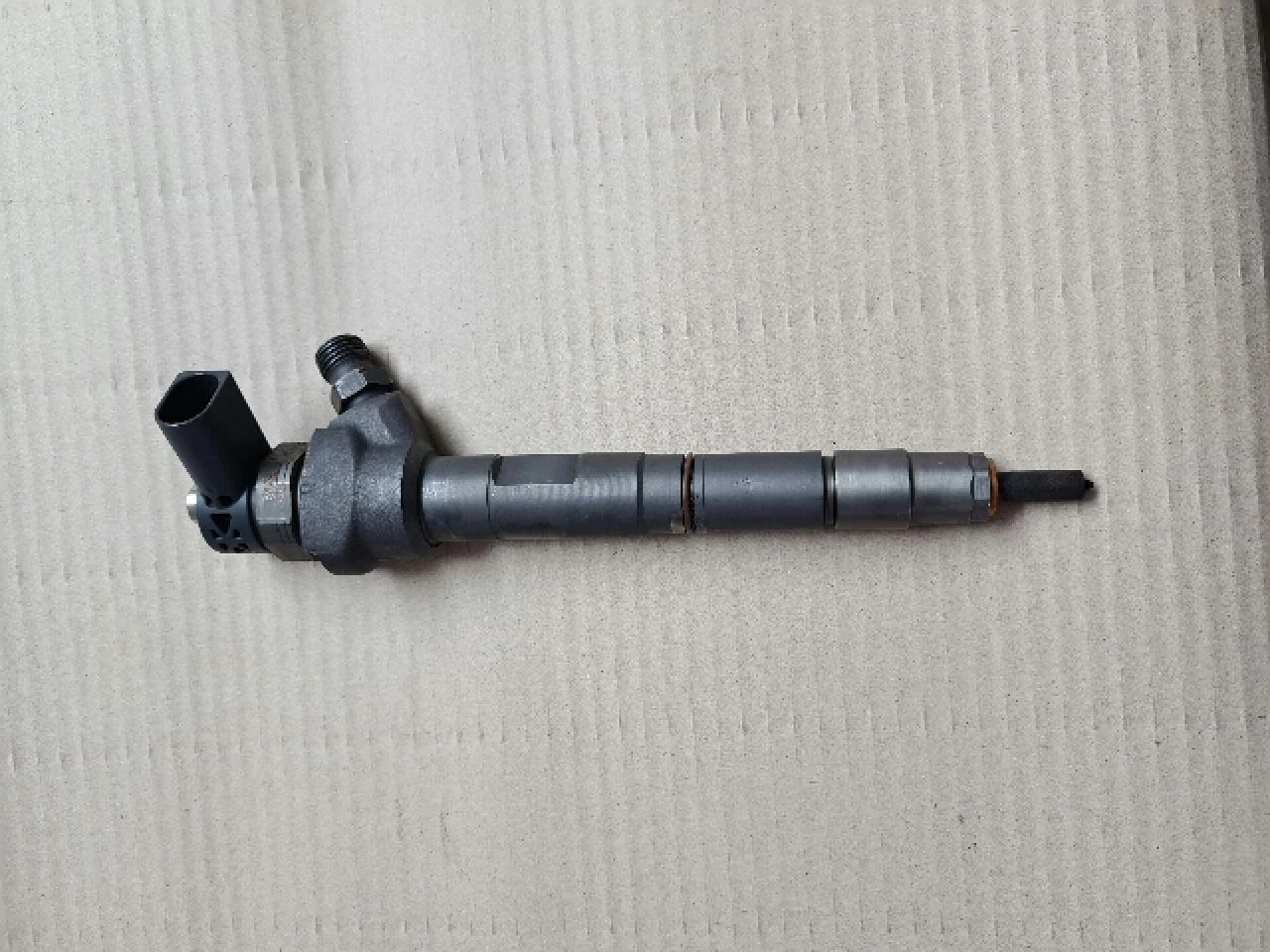 VOLKSWAGEN CC 2.0 CRTDI CFF porlasztó 0445110369 03L130277J