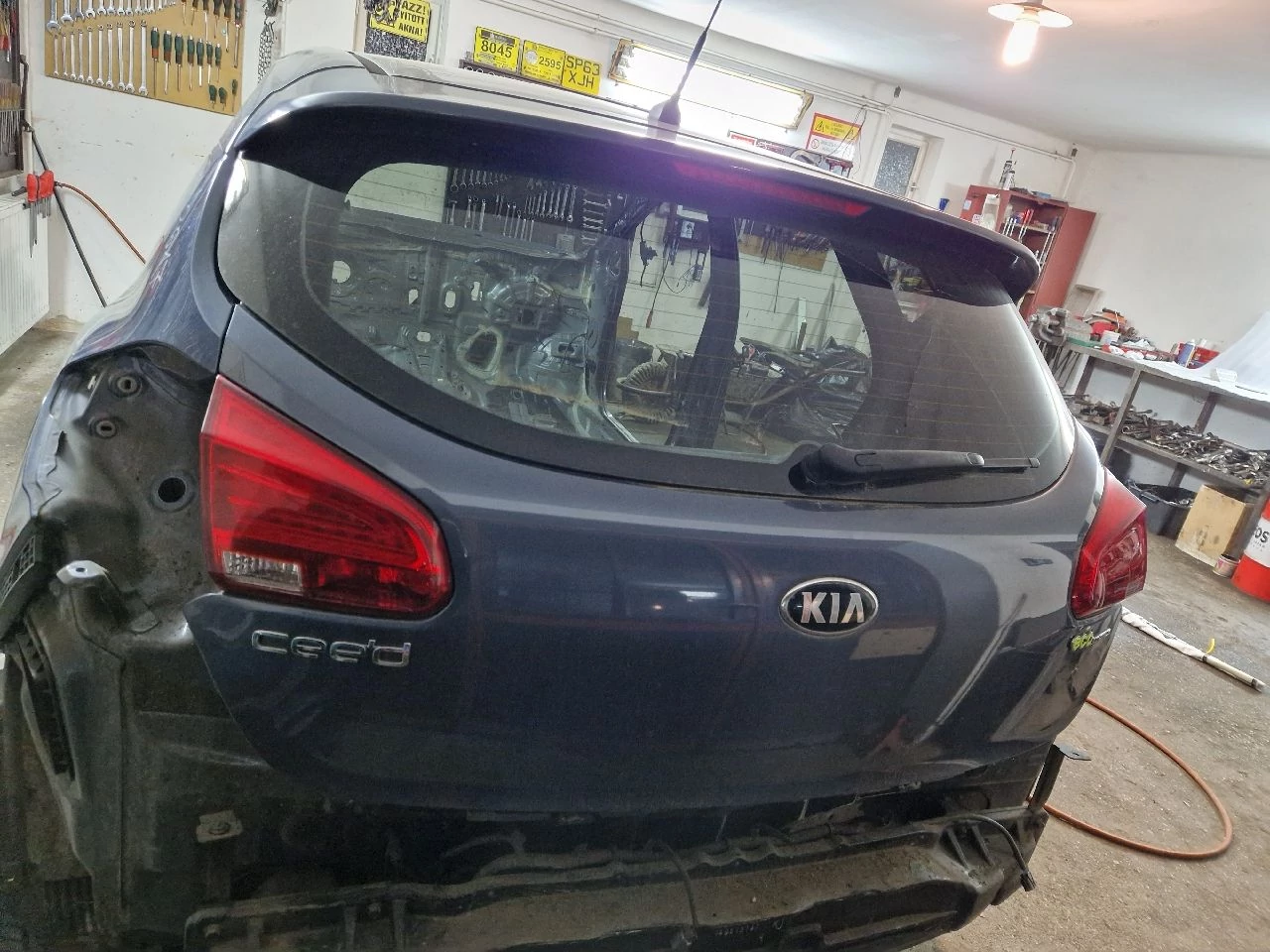 KIA CEED II (JD) csomagtérajtó
