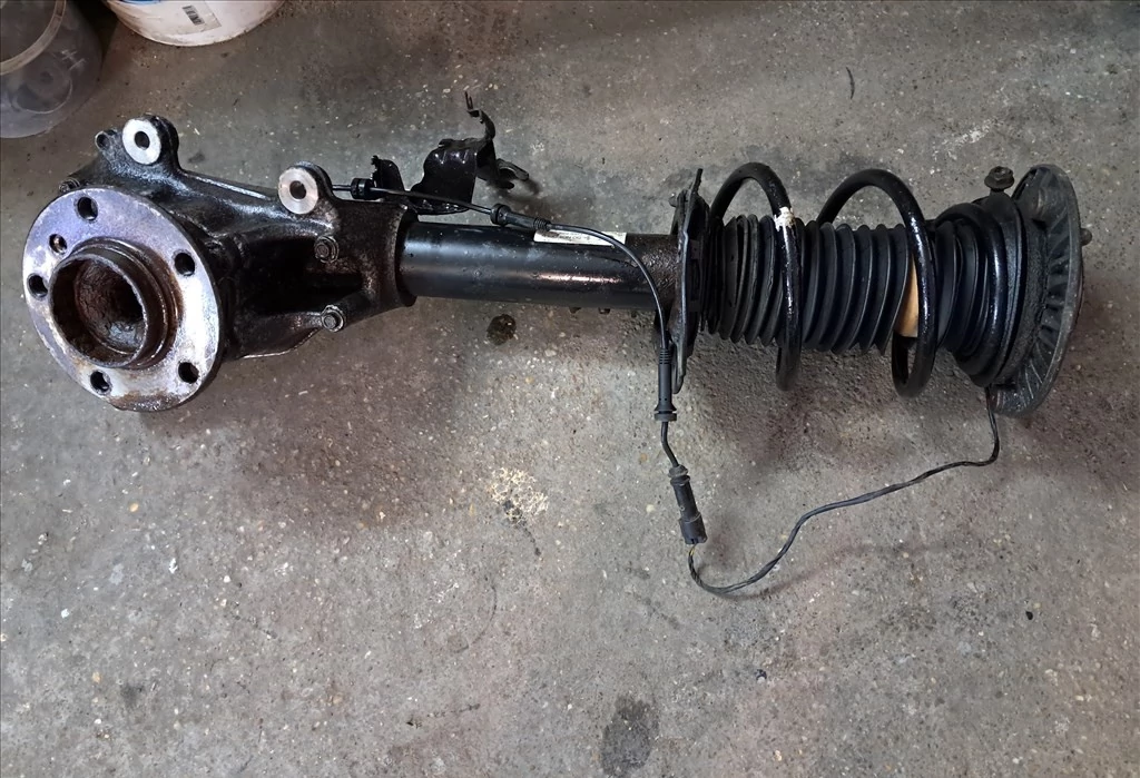 BMW (F30) 320d Jobb első gólyaláb csonkállvány 3131-6791579-04
