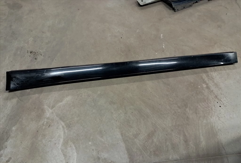 BMW (F30) Bal küszöb burkolat