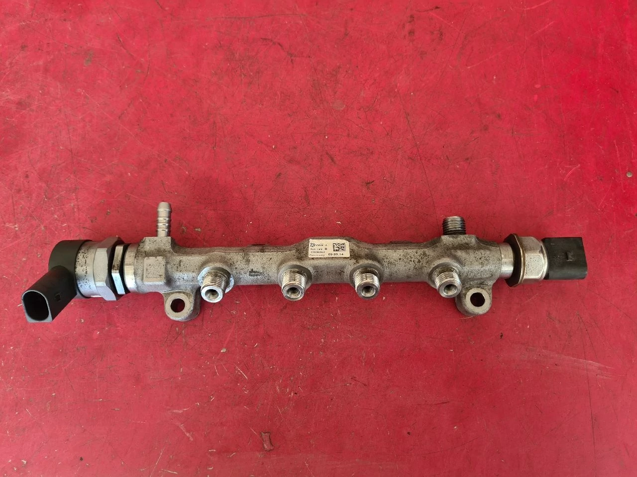 VOLKSWAGEN GOLF VII (5G) 1.6 CRTDI CLH Rail cső 04L089B 057130764AB