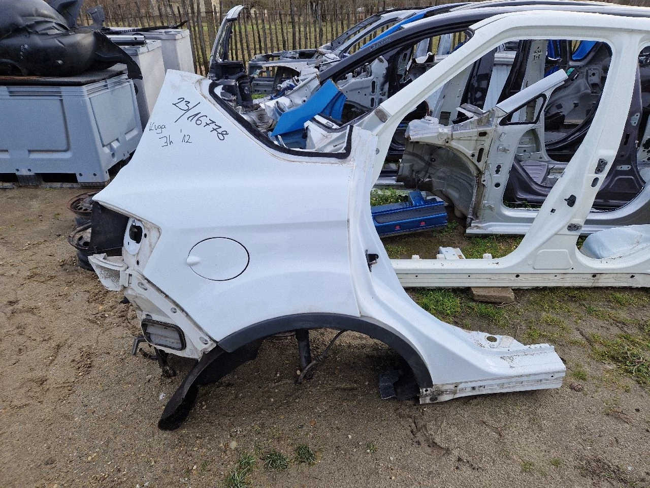 FORD KUGA jobb hátsó sárvédő negyed