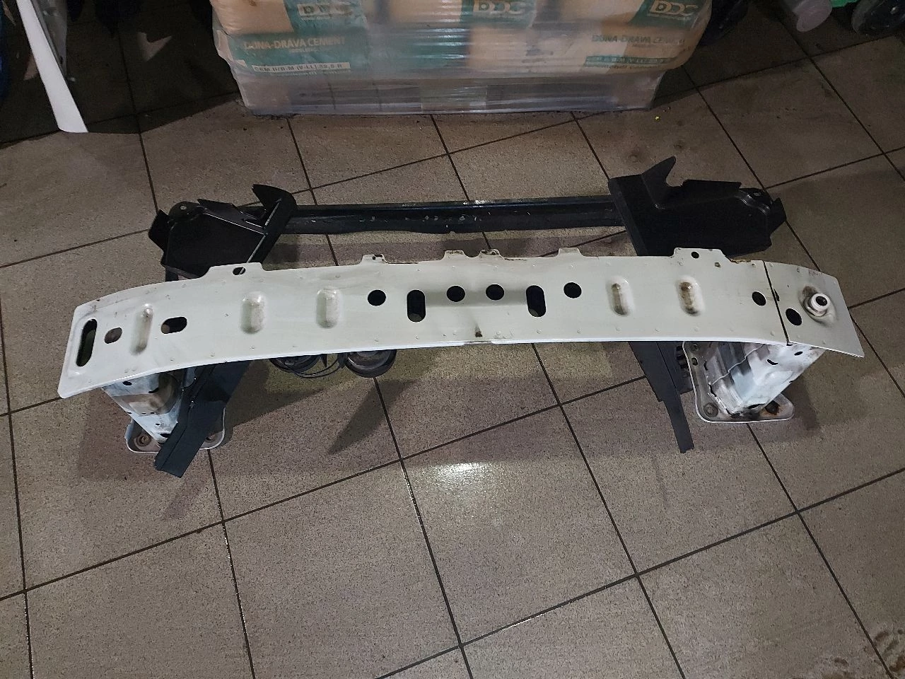 FORD KUGA első lökhárító merevítő