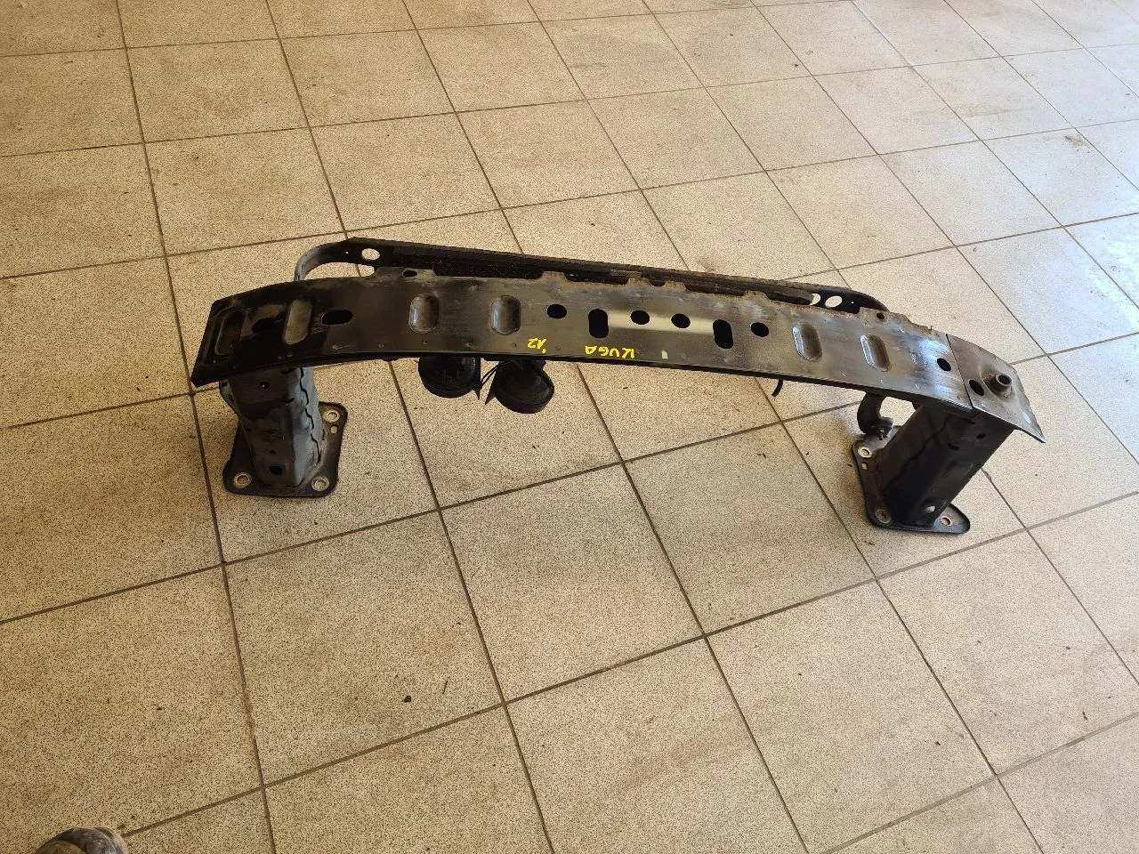 FORD KUGA első lökhárító merevítő