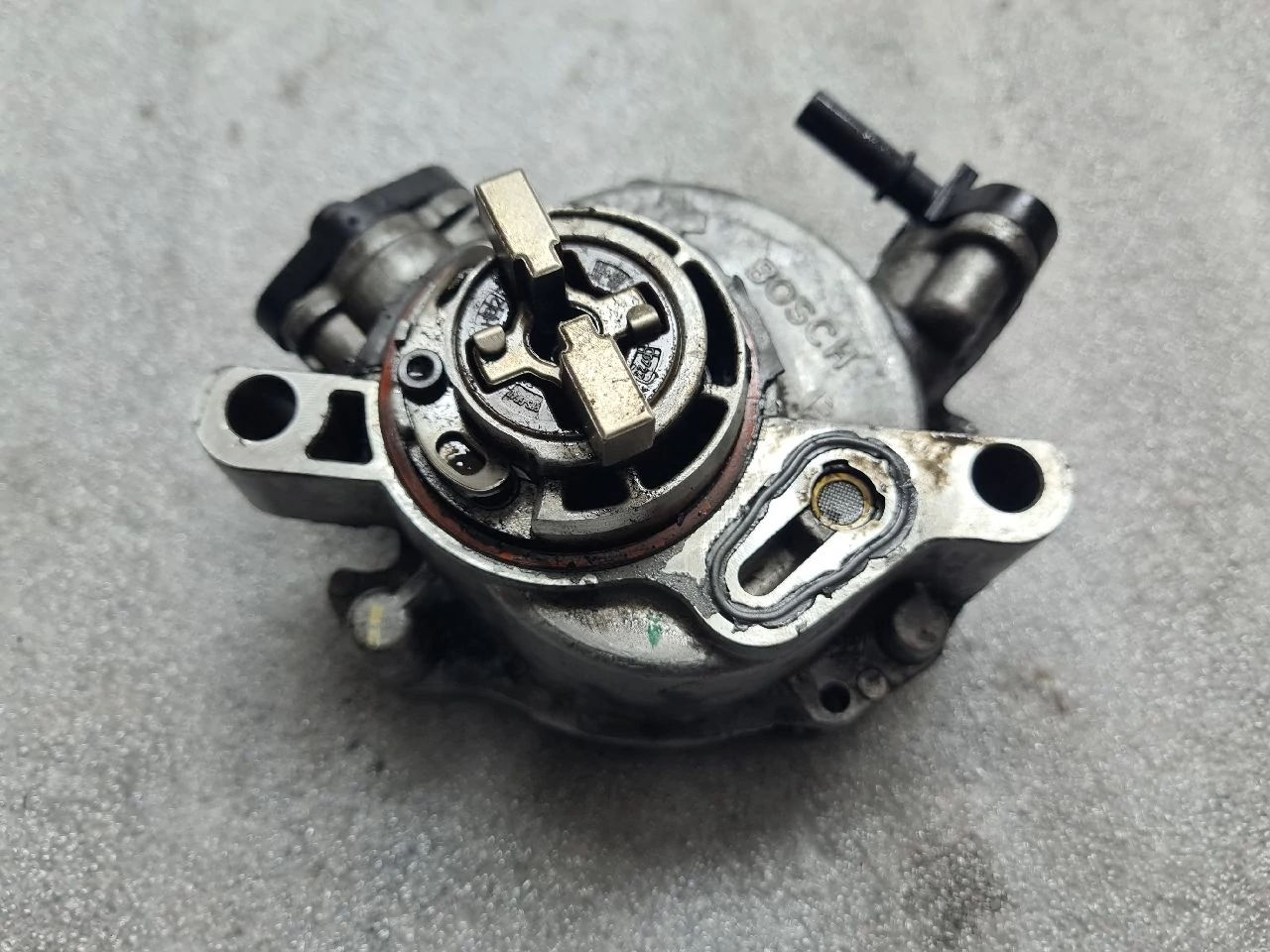 FORD MONDEO V 1.6 TDCI NGCA Vákumpumpa 9804021880