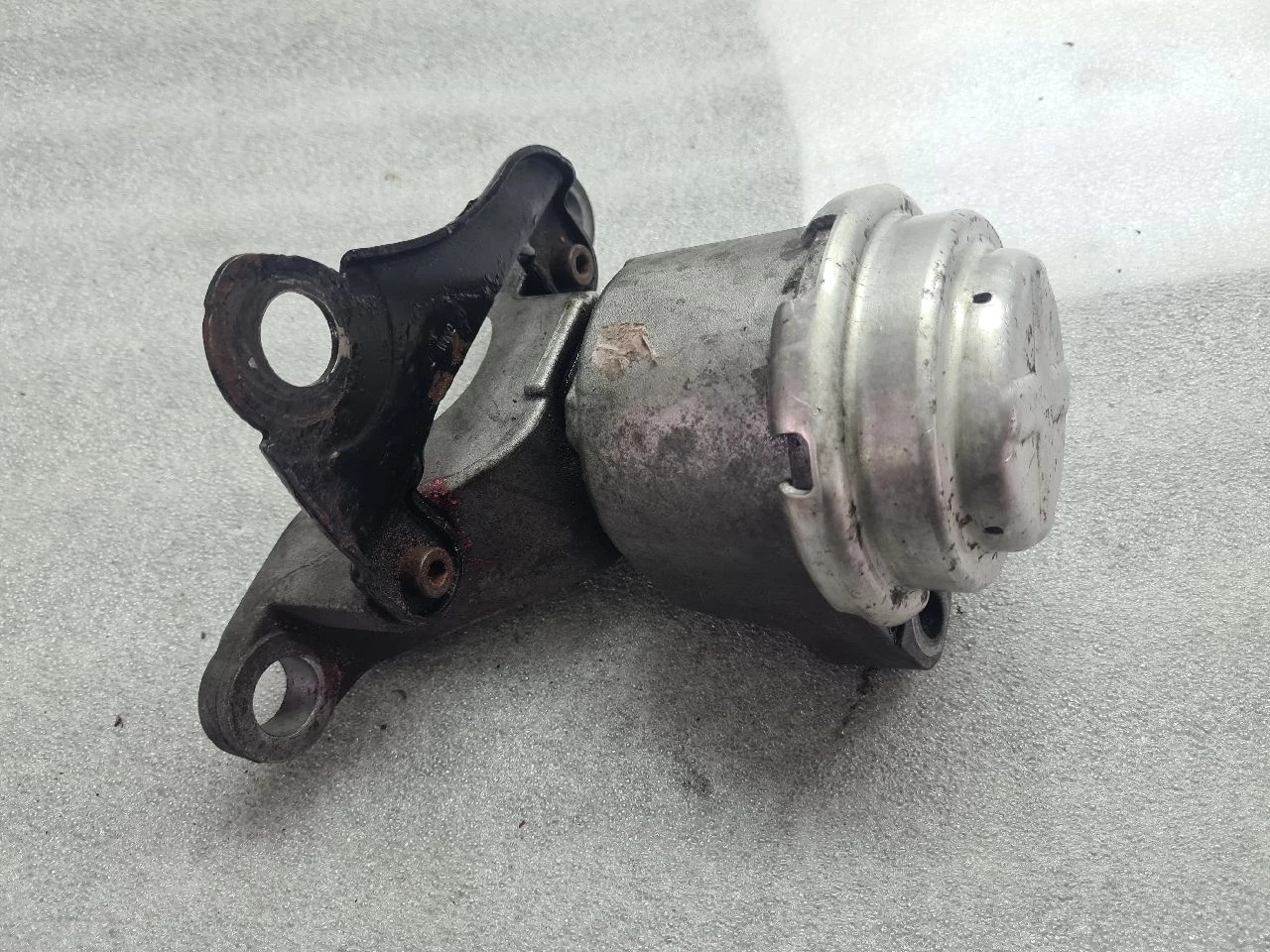 FORD MONDEO V 1.6 TDCI NGCA Motortartó bak