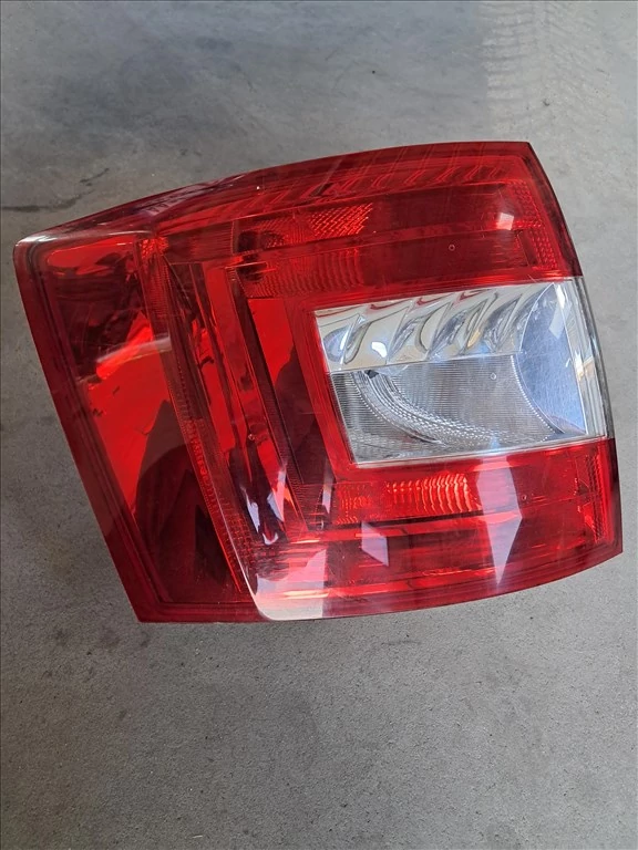 SKODA OCTAVIA III KOMBI (5E) Bal hátsó lámpa 