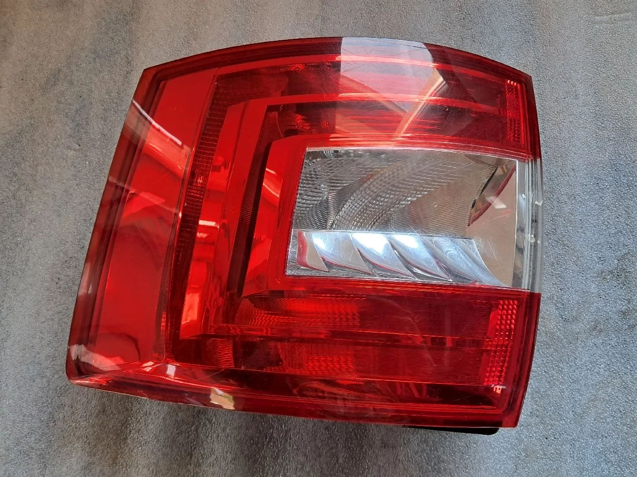 SKODA OCTAVIA III KOMBI (5E) Jobb hátsó lámpa 
