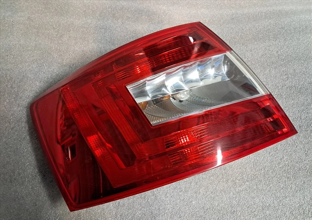 SKODA OCTAVIA III HATCHBACK (5E) Bal külső hátsó lámpa