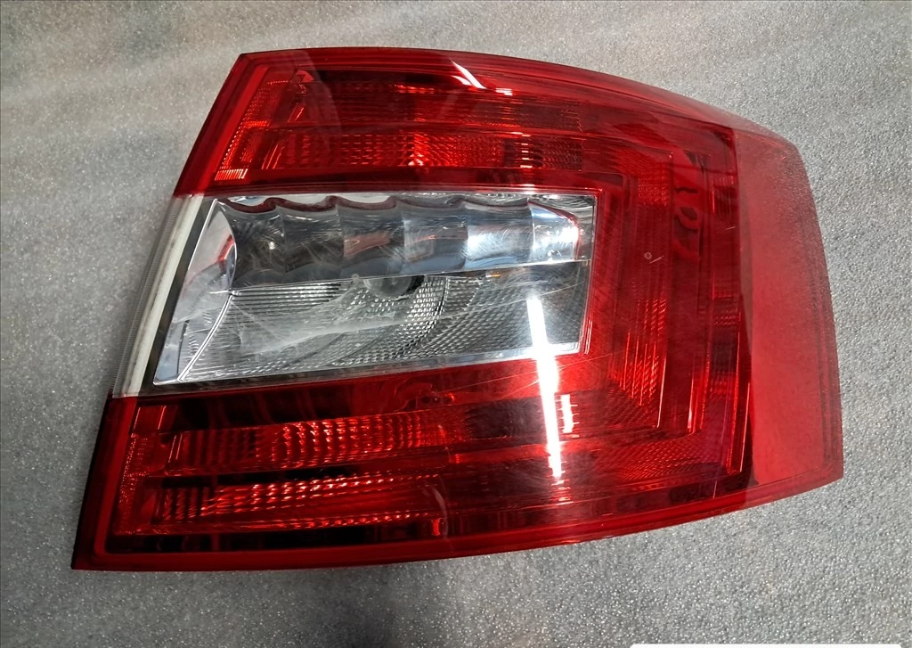 SKODA OCTAVIA III HATCHBACK (5E) Jobb külső hátsó lámpa