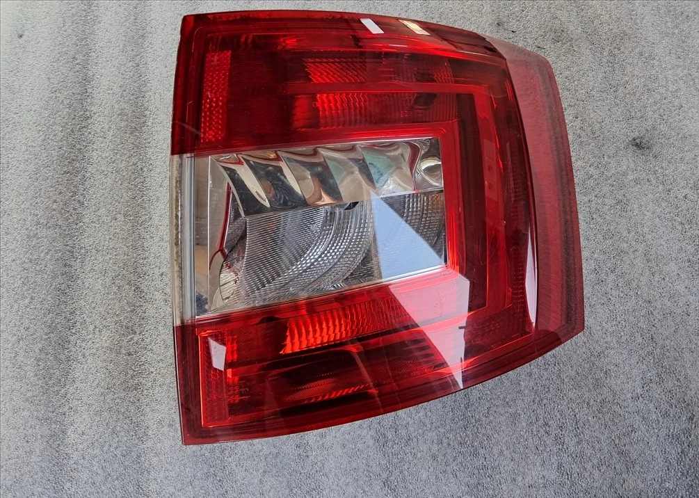 SKODA OCTAVIA III KOMBI (5E) Jobb hátsó lámpa 