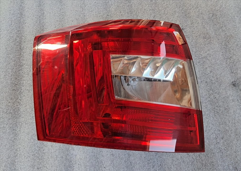 SKODA OCTAVIA III KOMBI (5E) Bal hátsó lámpa 