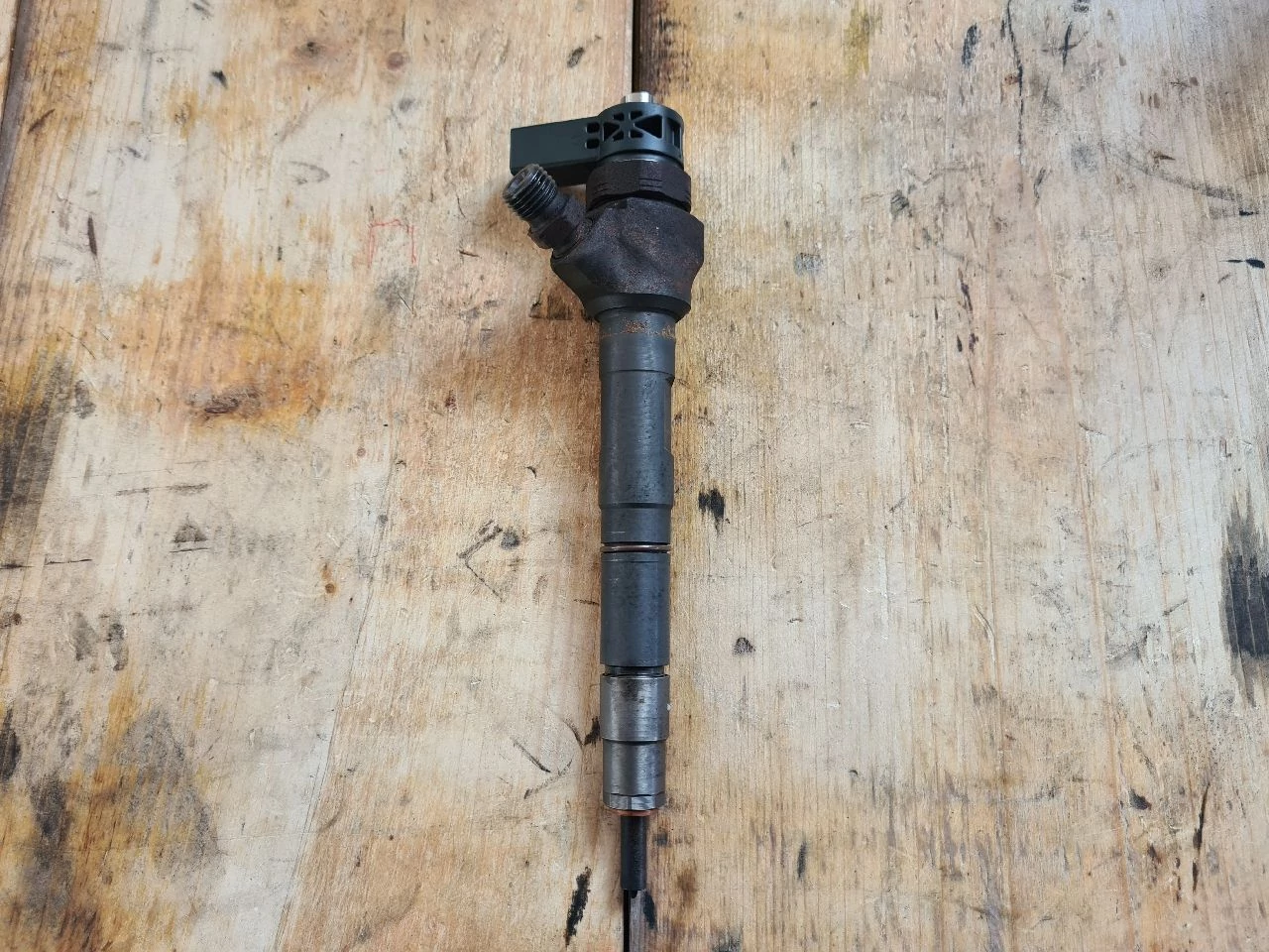 VOLKSWAGEN PASSAT B7 2.0 CRTDI CFF porlasztó 03L130277J