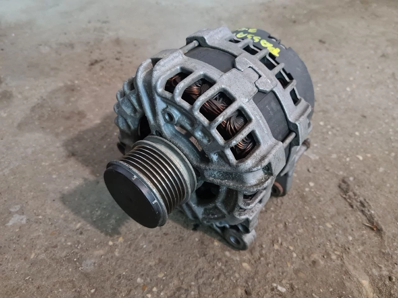 VOLKSWAGEN PASSAT B7 2.0 CRTDI generátor 03L903024F