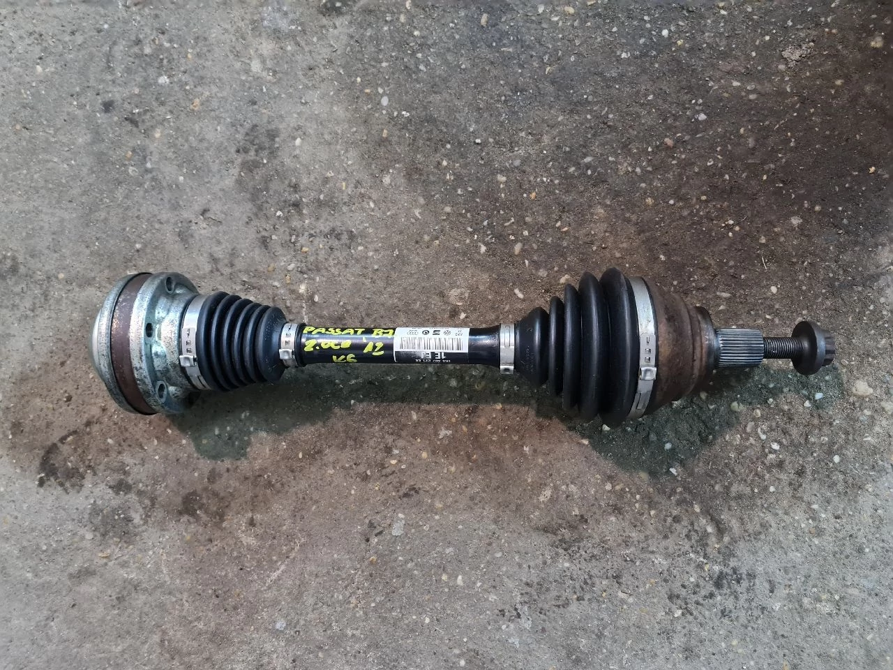 VOLKSWAGEN PASSAT B7 2.0 CRTDI bal féltengely 