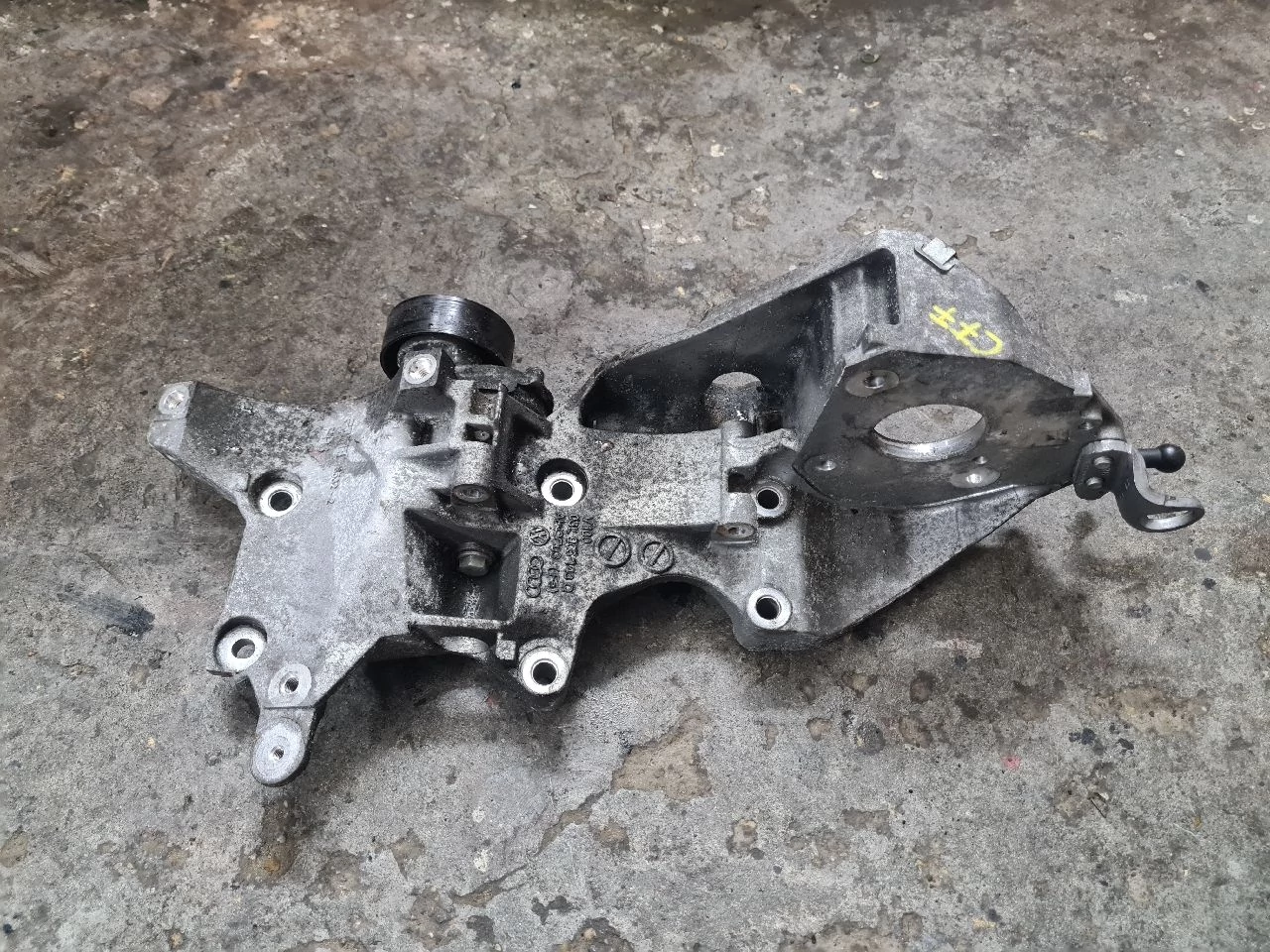 VOLKSWAGEN PASSAT B7 2.0 CRTDI CFF magasnyomású pumpa bak 03L903143Q