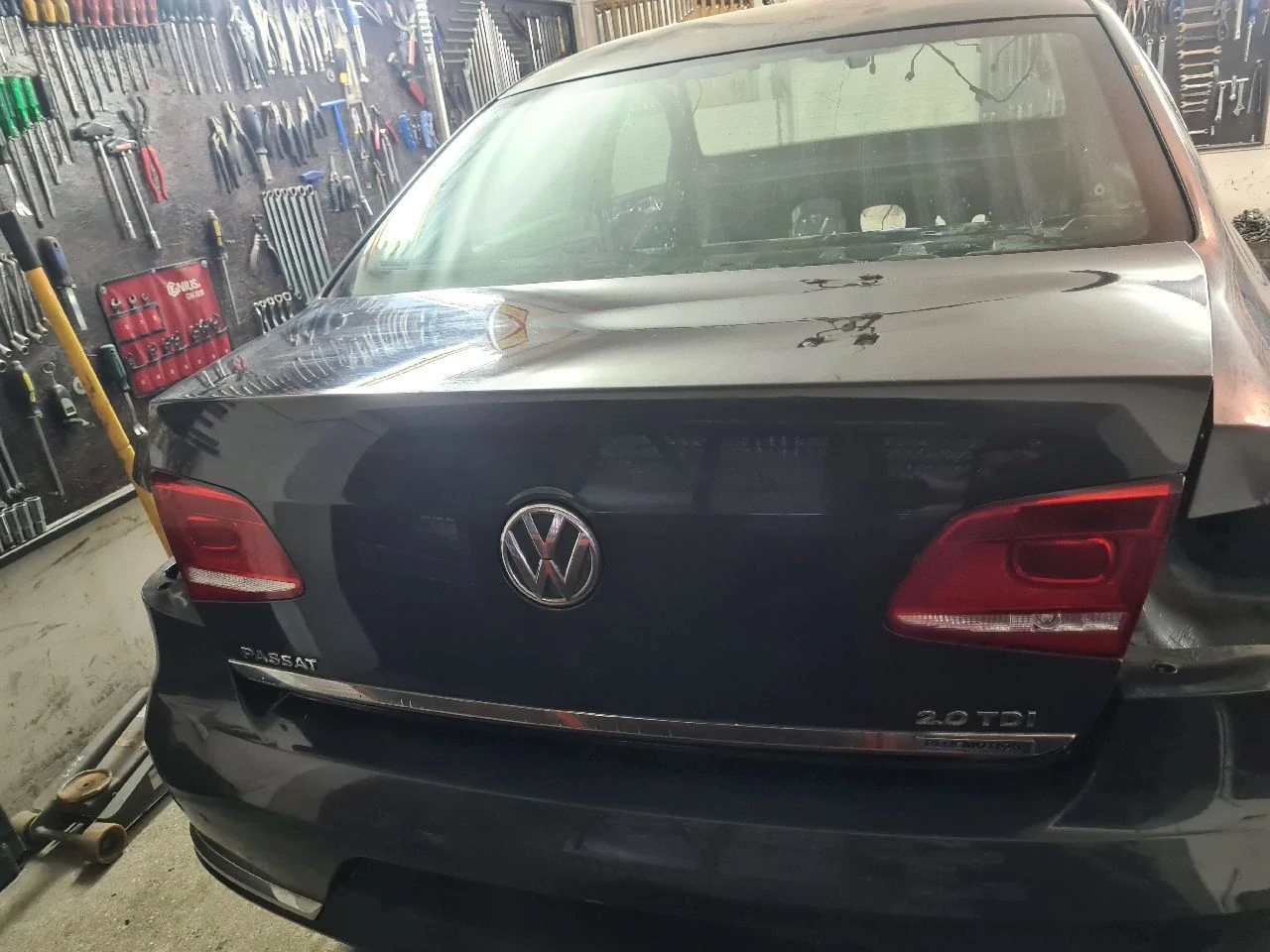 VOLKSWAGEN PASSAT B7 SEDAN csomagtérajtó LI7F