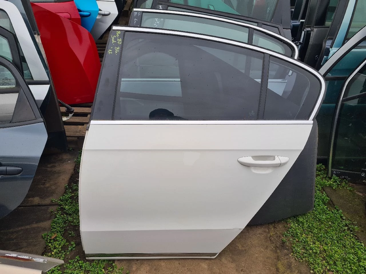 VOLKSWAGEN PASSAT B7 SEDAN bal hátsó ajtó
