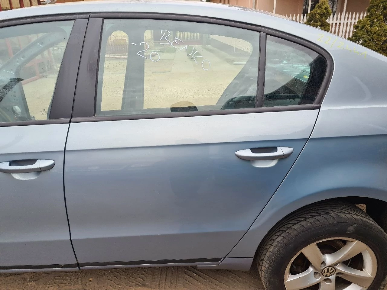 VOLKSWAGEN PASSAT B7 SEDAN bal hátsó ajtó