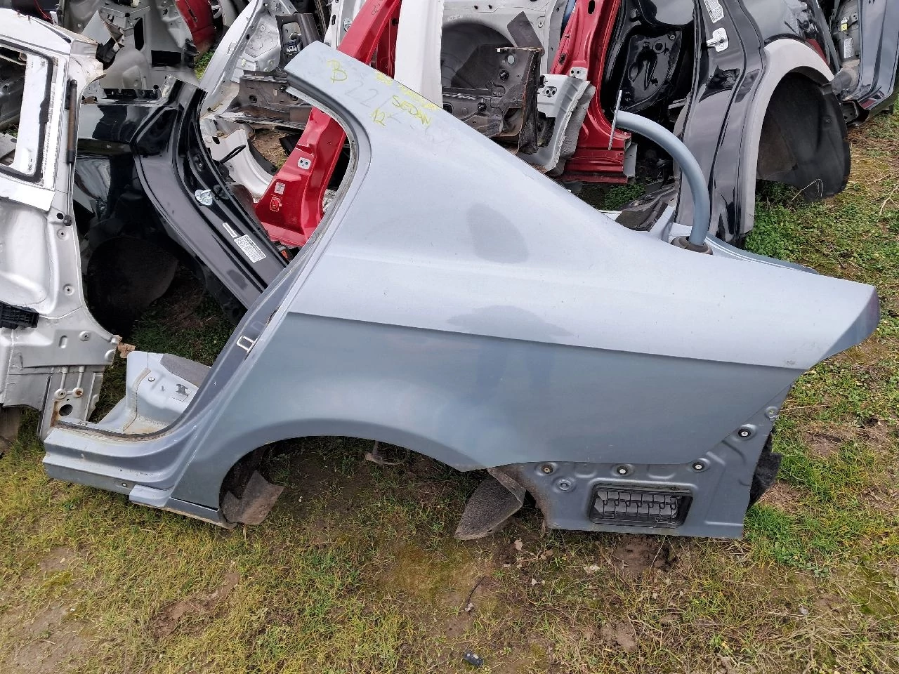 VOLKSWAGEN PASSAT B7 SEDAN bal hátsó sárvédő negyed