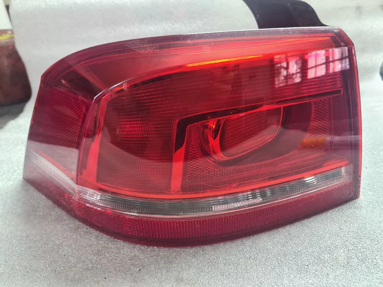 VOLKSWAGEN PASSAT B7 SEDAN bal hátsó lámpa