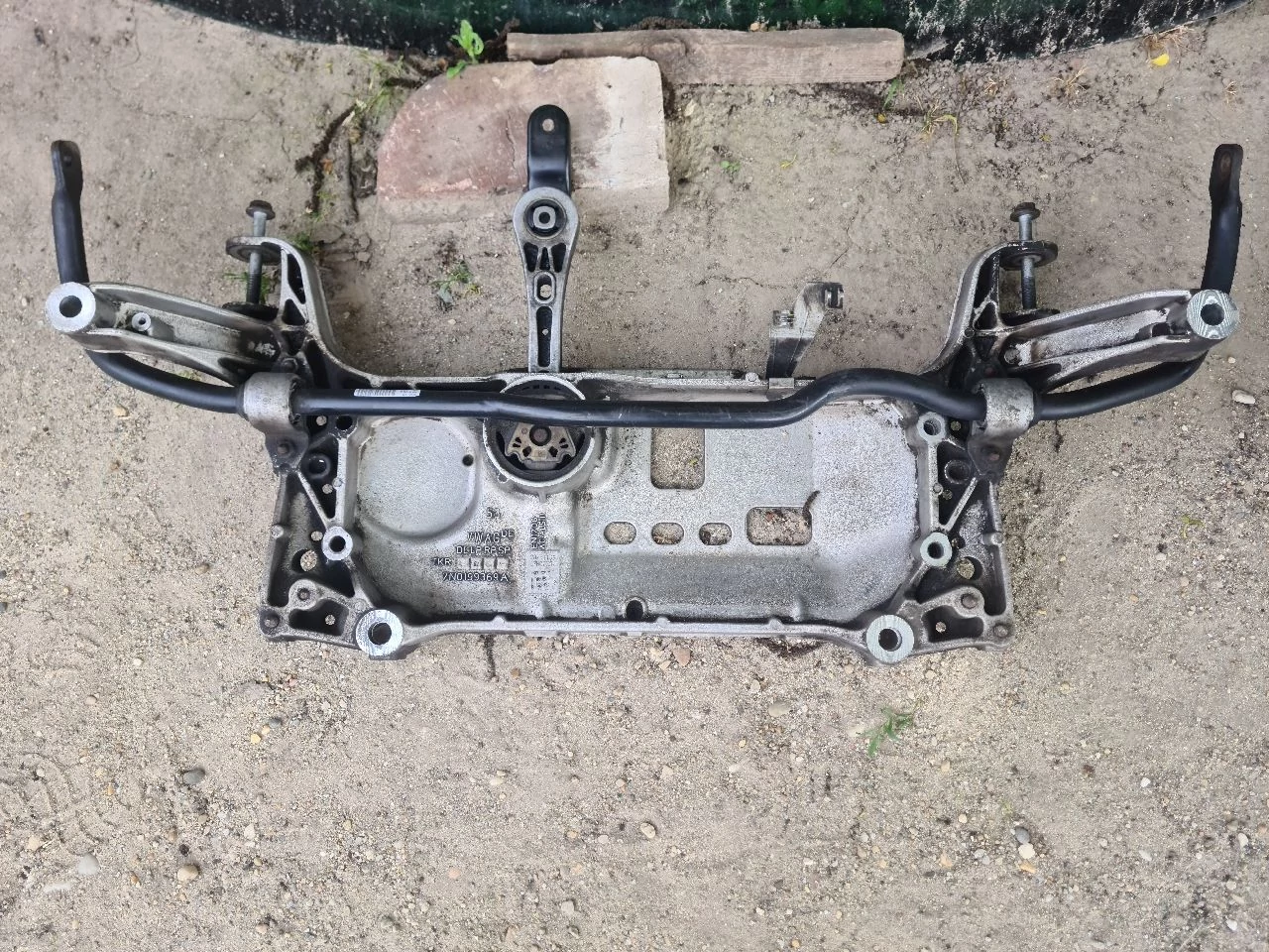 VOLKSWAGEN PASSAT B7 2.0 CRTDI bölcső