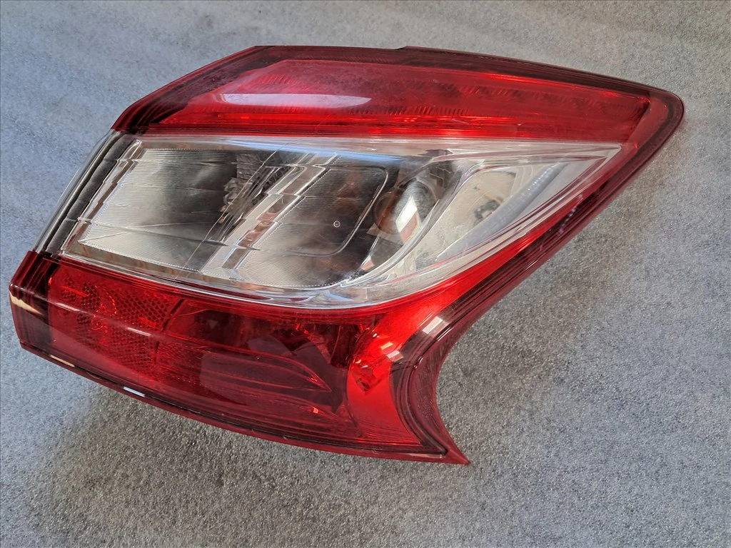 NISSAN PULSAR Jobb külső hátsó lámpa