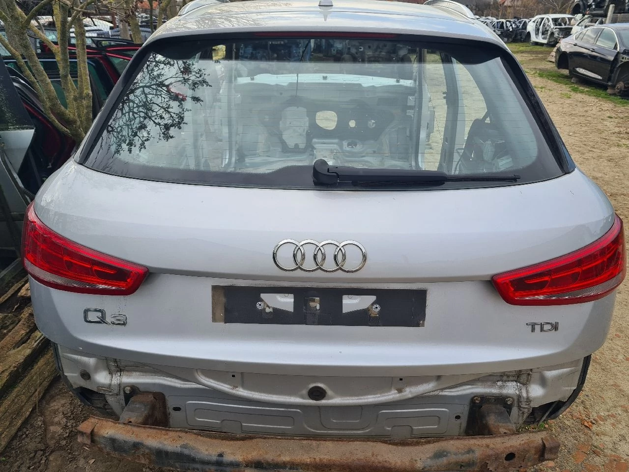 AUDI Q3 (8U) csomagtérajtó LX7W