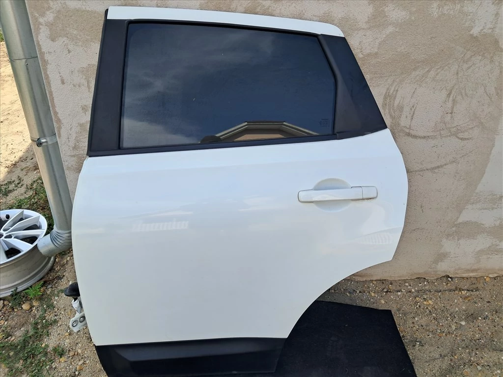 NISSAN QASHQAI (J10) bal hátsó ajtó 326