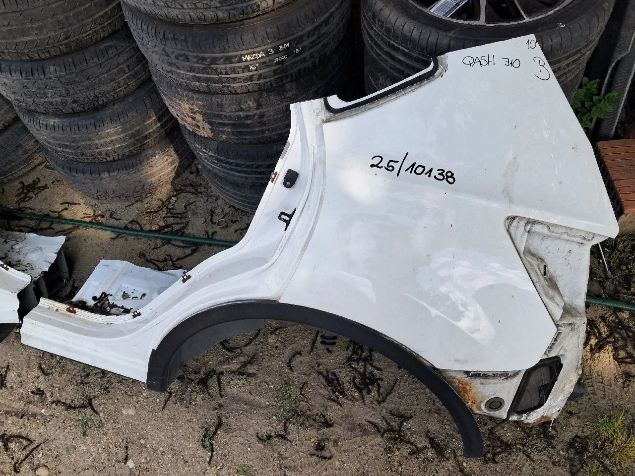NISSAN QASHQAI (J10) bal hátsó sárvédő negyed