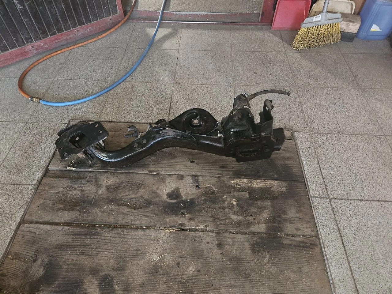 NISSAN QASHQAI (J10) bal hátsó lengőkar