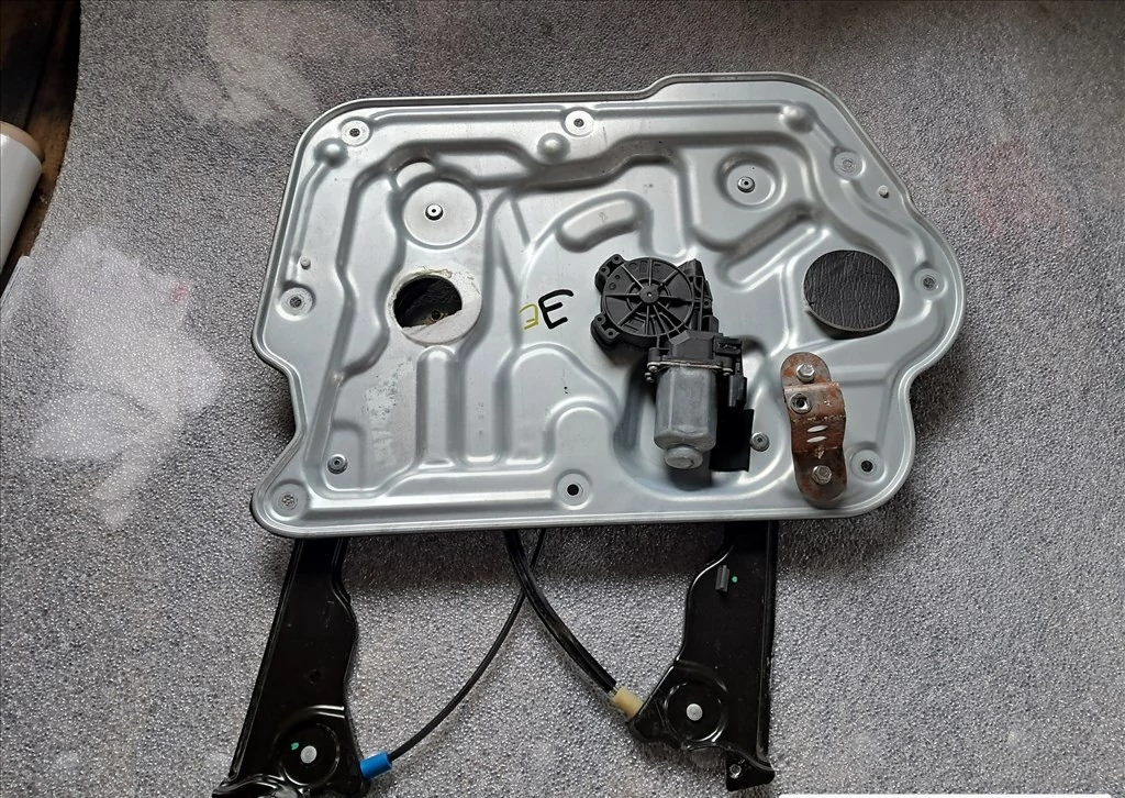 NISSAN QASHQAI (J10) Jobb első ablakemelő szerkezet