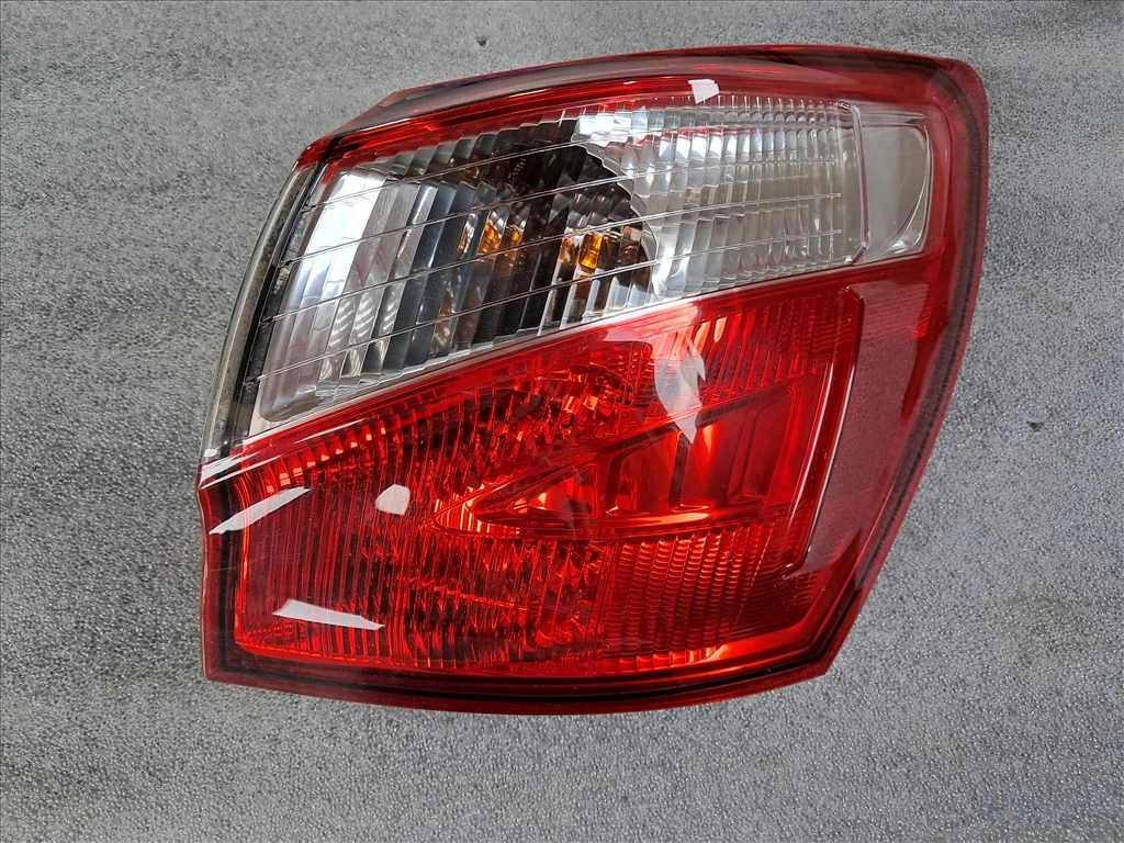 NISSAN QASHQAI (J10) facelift Jobb külső hátsó lámpa
