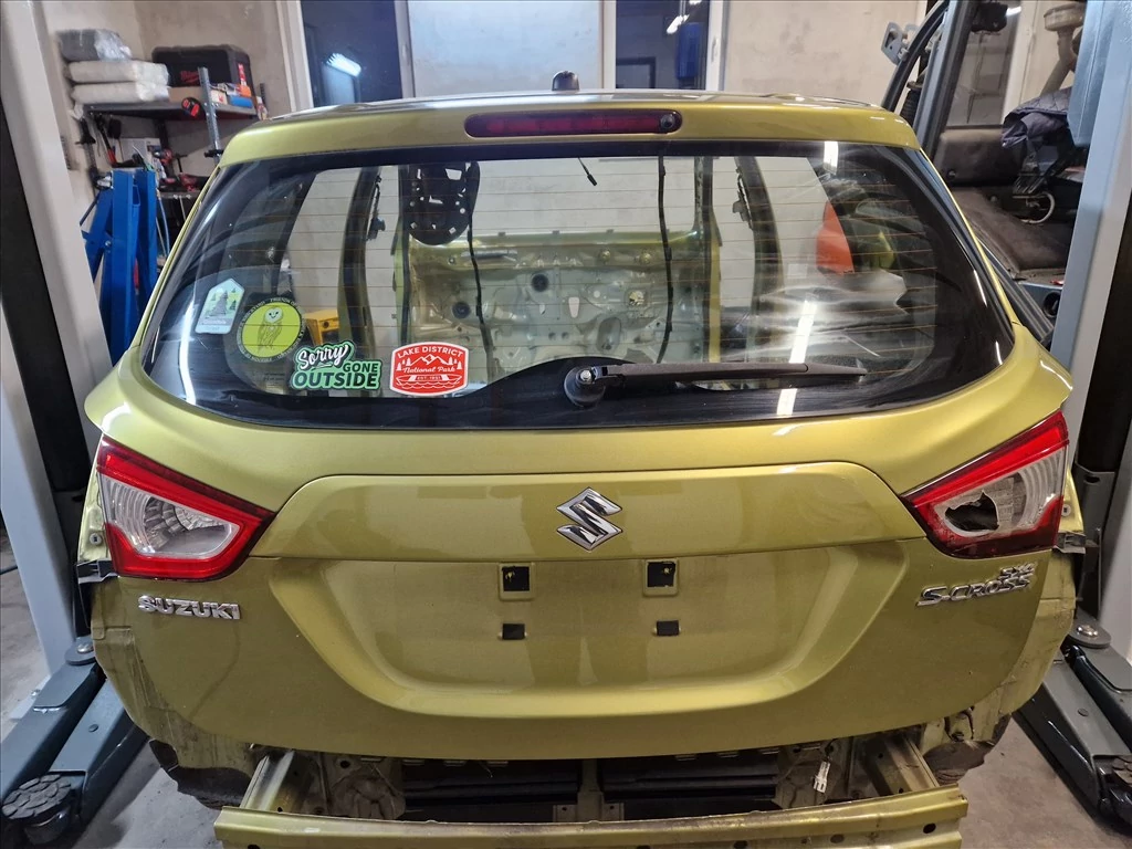 SUZUKI SX4 S-CROSS (JY) Csomagtérajtó ZUS