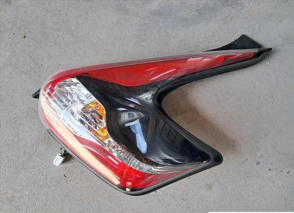 NISSAN JUKE (F15) Jobb hátsó lámpa