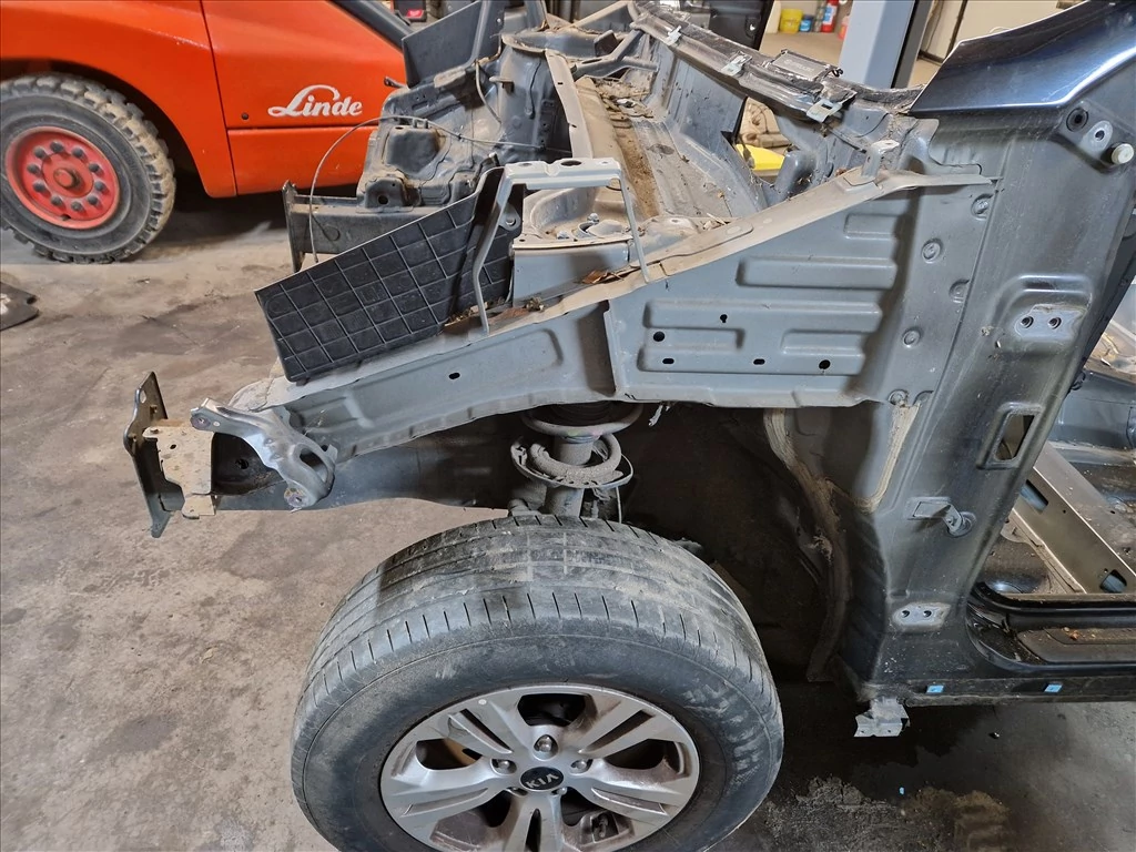 KIA SPORTAGE (QL) bal első negyed, nyúlvány