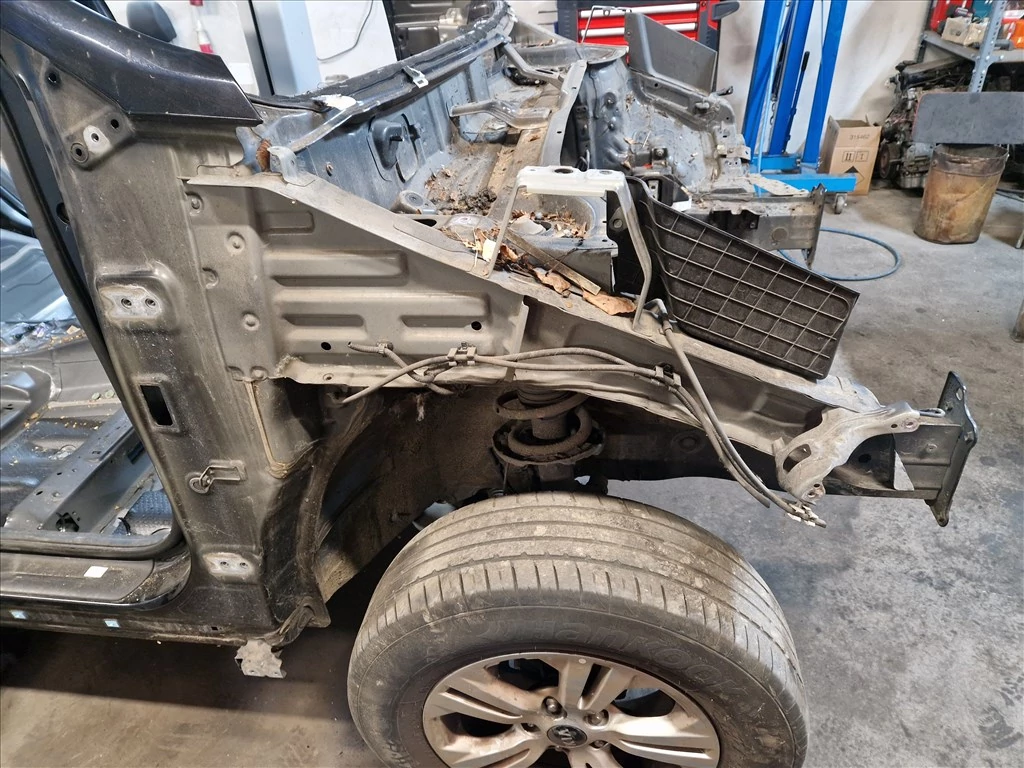 KIA SPORTAGE (QL) jobb első negyed, nyúlvány