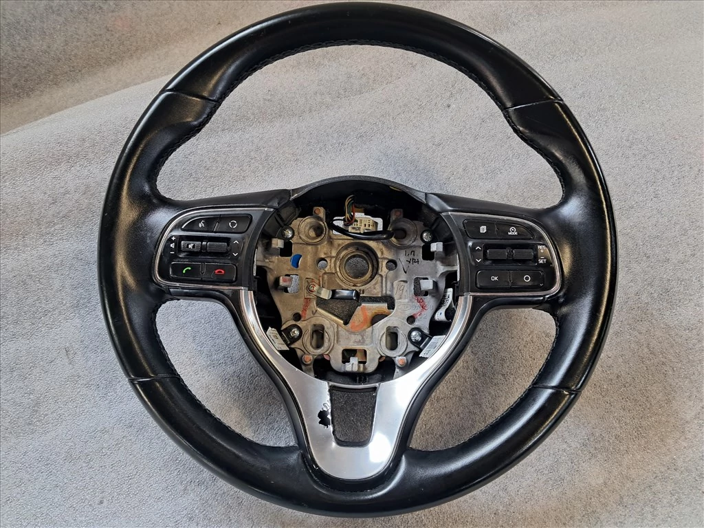 KIA SPORTAGE (QL) Multikormány