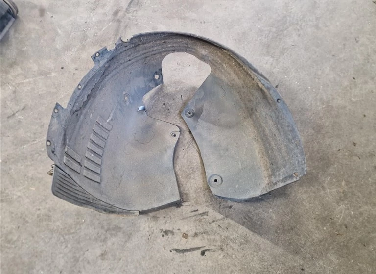 KIA SPORTAGE (QL) Bal első dobbetét 86813-F1000